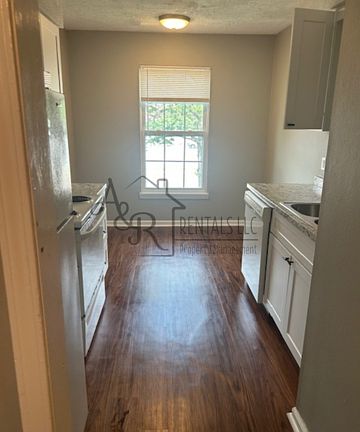 3rd image of 1905 S Elm St APT 12