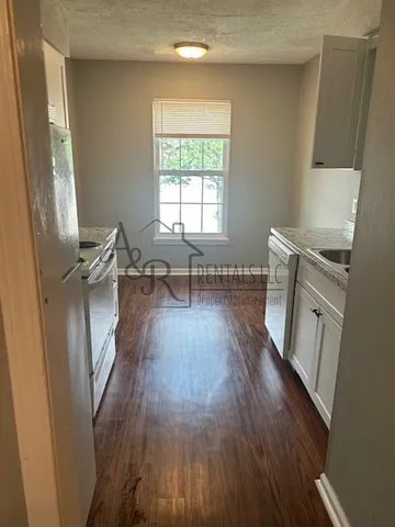 1905 S Elm St #12 — Photo 3