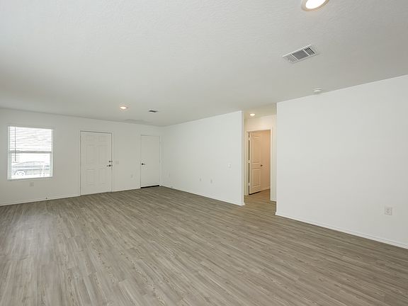 5th image of 826 Cook Bnd