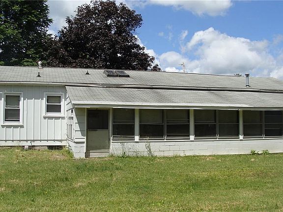 3rd image of 2 Burgett Dr