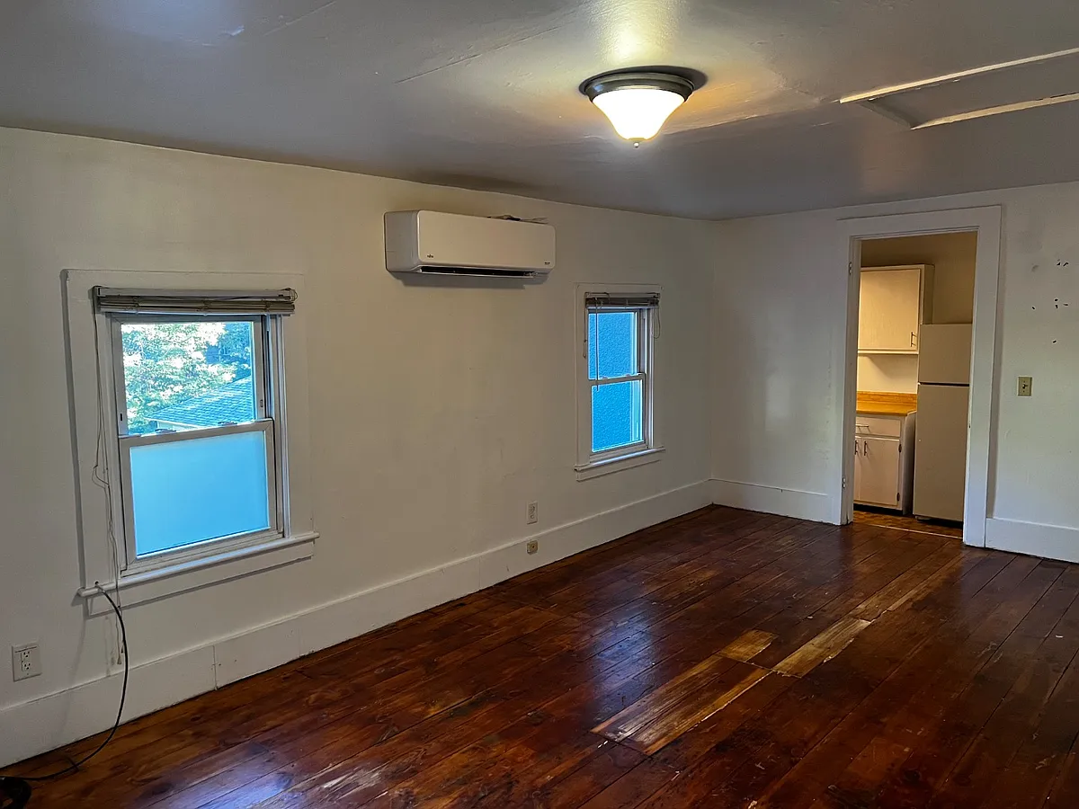 Unit Photo - 222 Douglas Ave #6