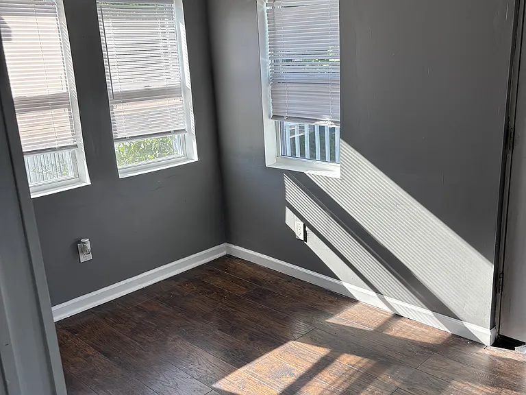 2521 Tremont Ave — Photo 13