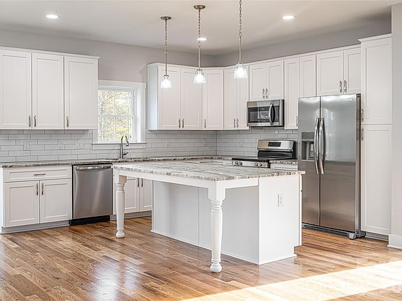 5th image of 93 Locust Grove Rd