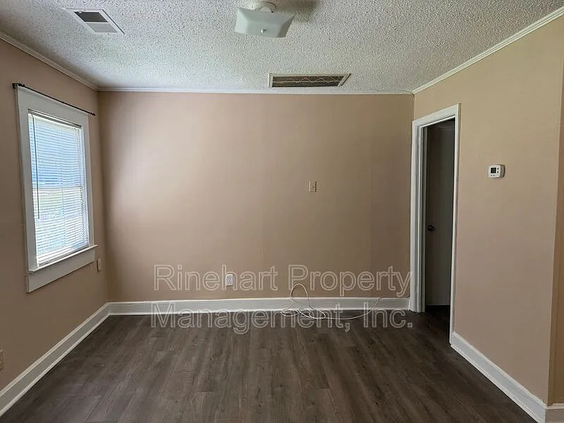 2 bed, 1.0 bath, 1796 sqft, $1,275 — Photo 3