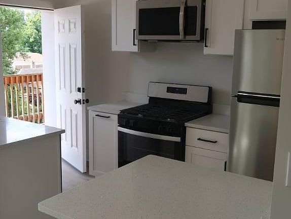 4th image of 3035-45 W Rosemont Ave #3035-3