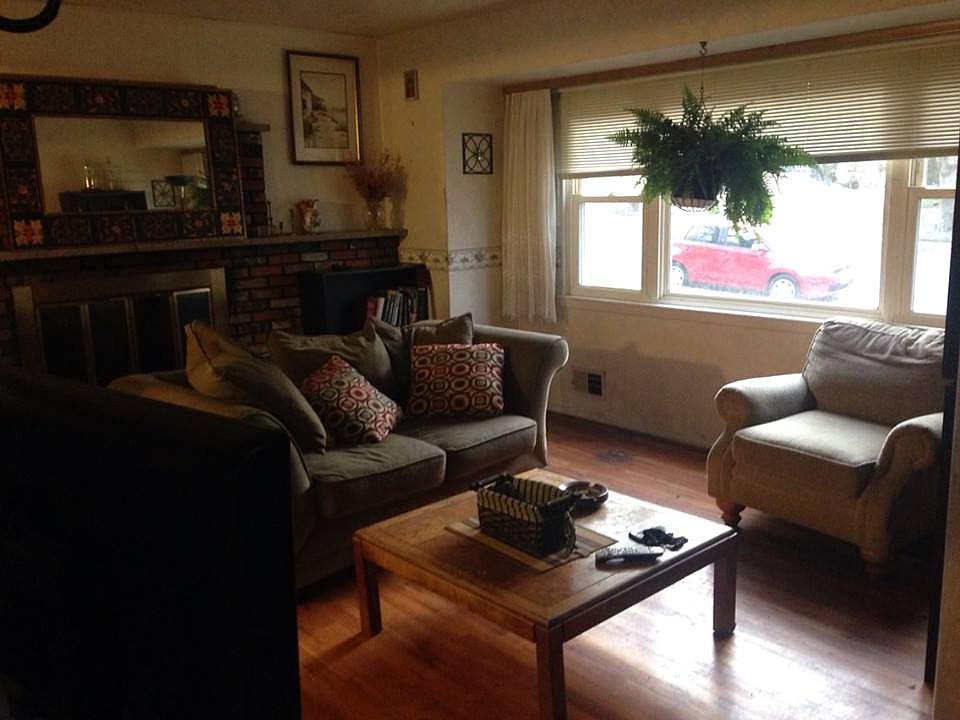 Living Room w/Fireplace