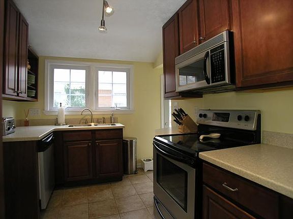4th image of 6126 N Indianola Ave