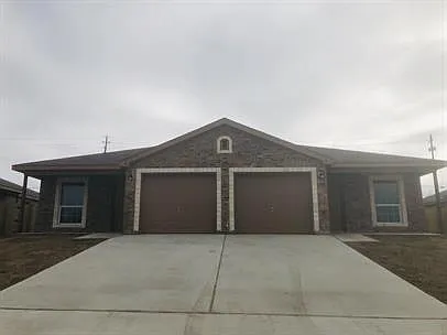 279 Olaf Drive - B — Photo 1
