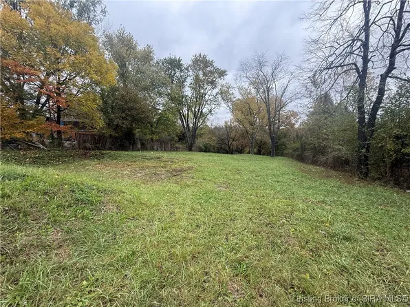 1915 Leon Prall Road, Otisco, IN 47163