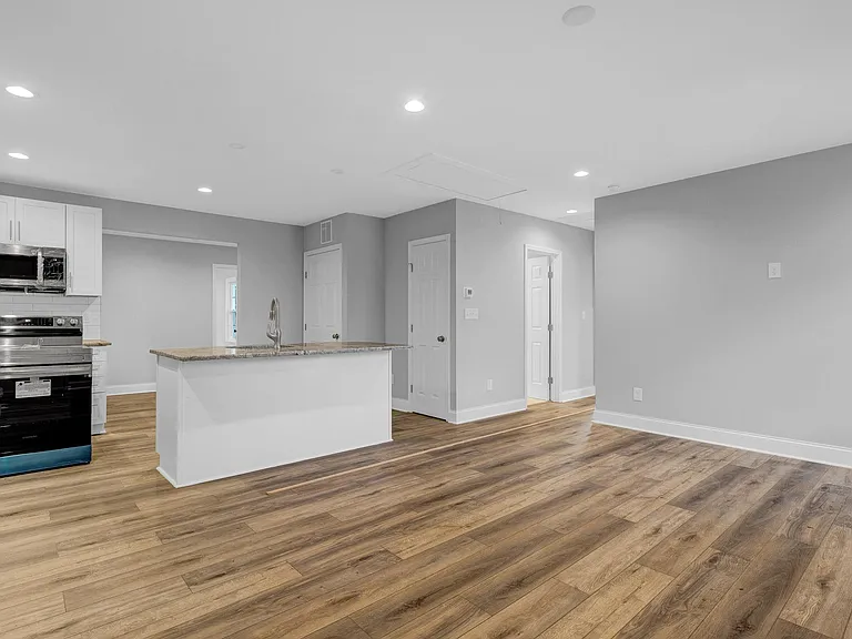 2451 Boone Ave — Photo 10