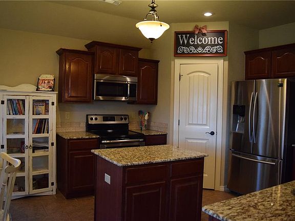 3rd image of 2931 W Miramar Dr