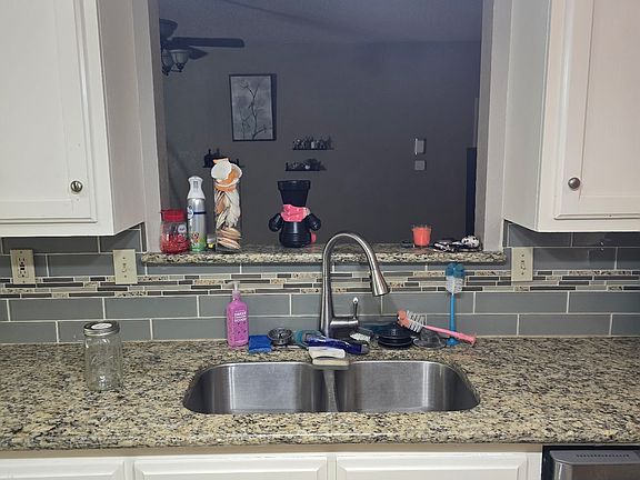 5th image of 415 Ingred St