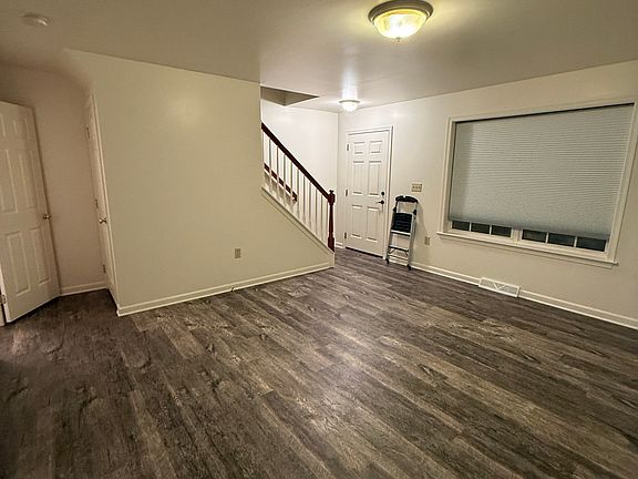 5th image of 3573 Lincoln Hwy E #4