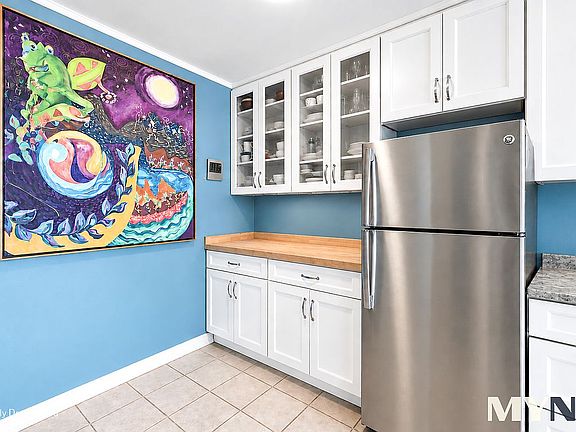 4th image of 285 E 35th St APT 6D