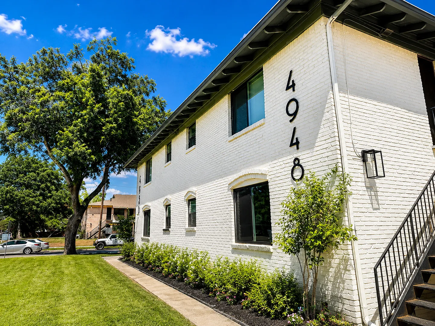 Tour Today & Save $300! Apply Within 24 Hours for Exclusive Move-In Savings — Photo 2
