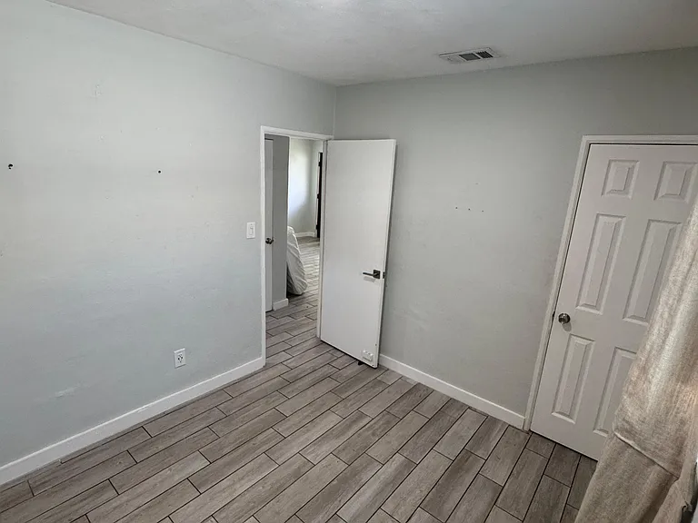 6706 S Himes Ave — Photo 18