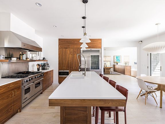 5th image of 92 Scrimshaw Ln