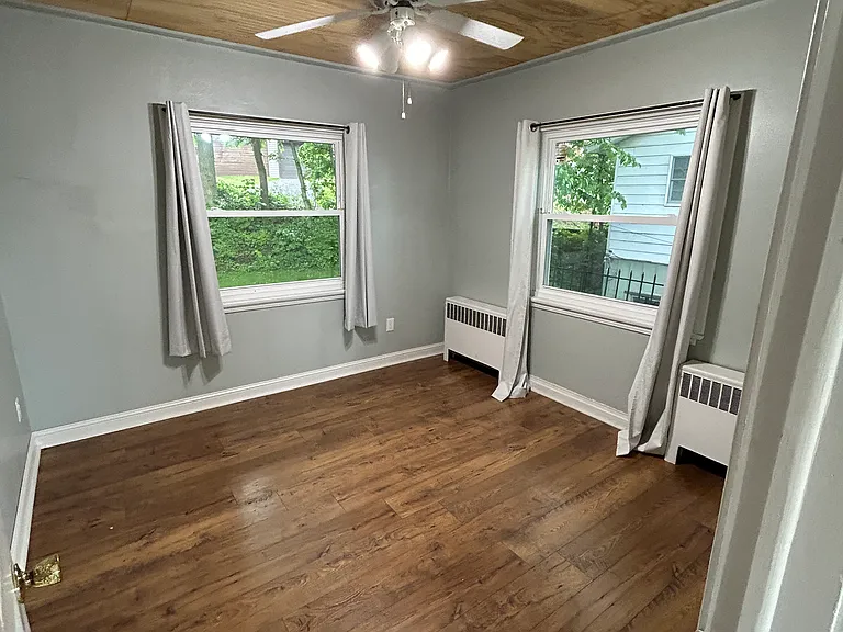 1503 Grace Ave — Photo 6