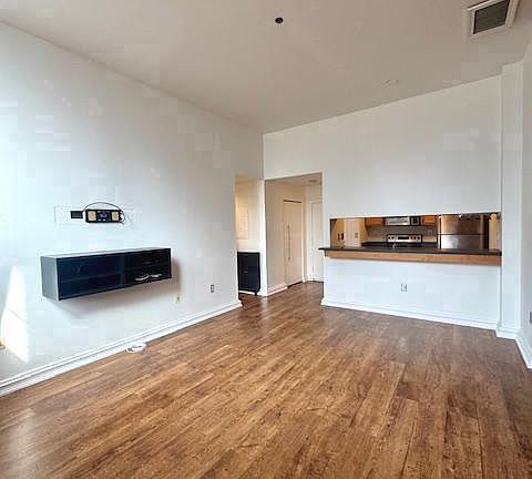 3rd image of 315 New St APT 120