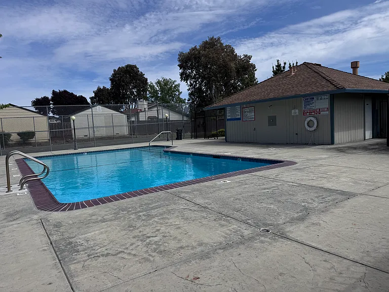 1565 Buttercup Ct — Photo 31