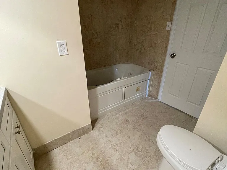 802 Salem Ct — Photo 28