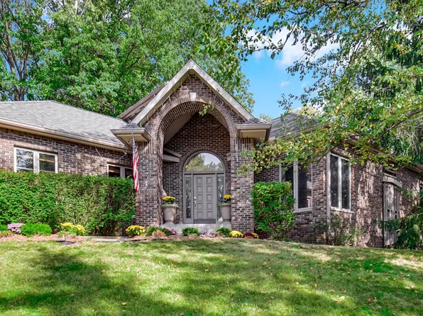 2102 Emmett Ct, Valparaiso, IN 46385