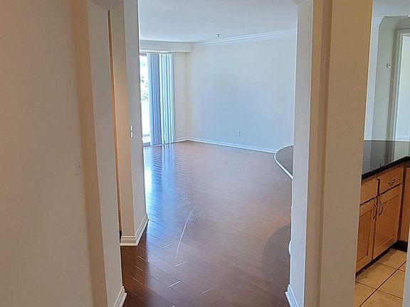 4th image of 949 N Croft Ave