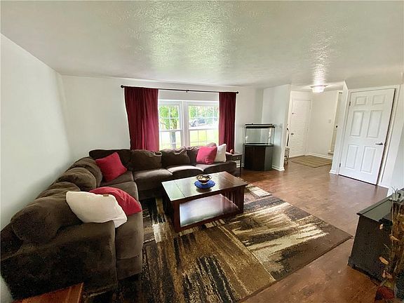 3rd image of 927 Hurl Dr