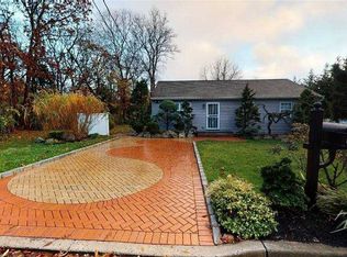 64 Delamere St, Huntington, NY 11743