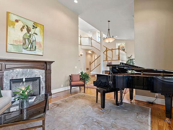 4th image of 130 Emerald Estates Ct