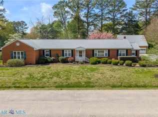 8112 Curle Dr, West Point, VA 23181