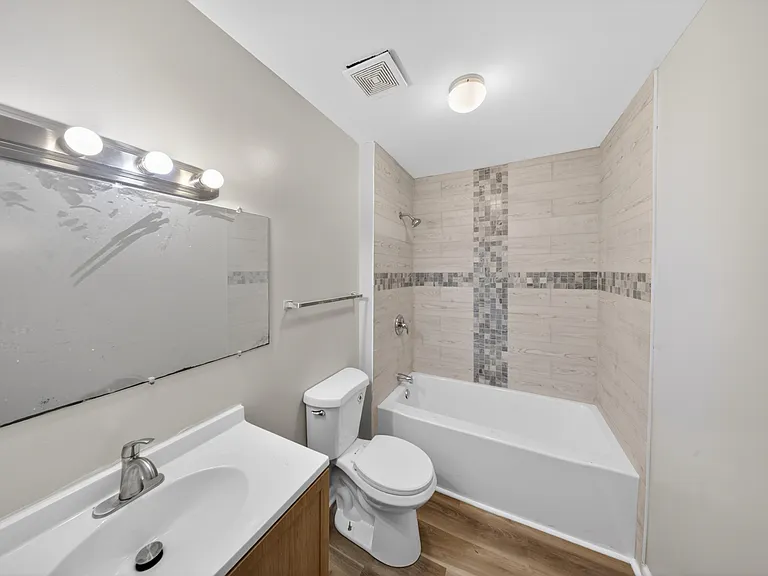 1196 McArthur Dr #4 — Photo 9