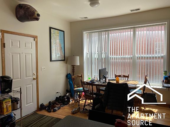 3rd image of 1446 N Leavitt St APT 2R