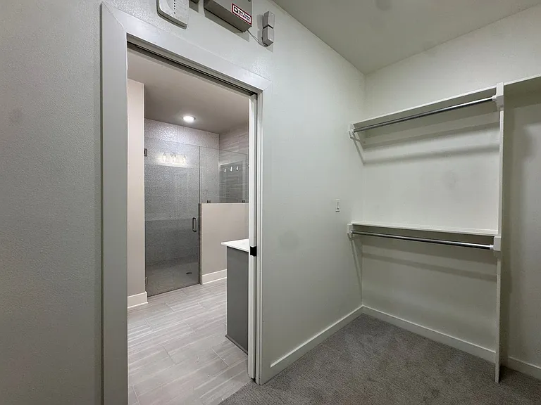 7110 Alexander Dr — Photo 17