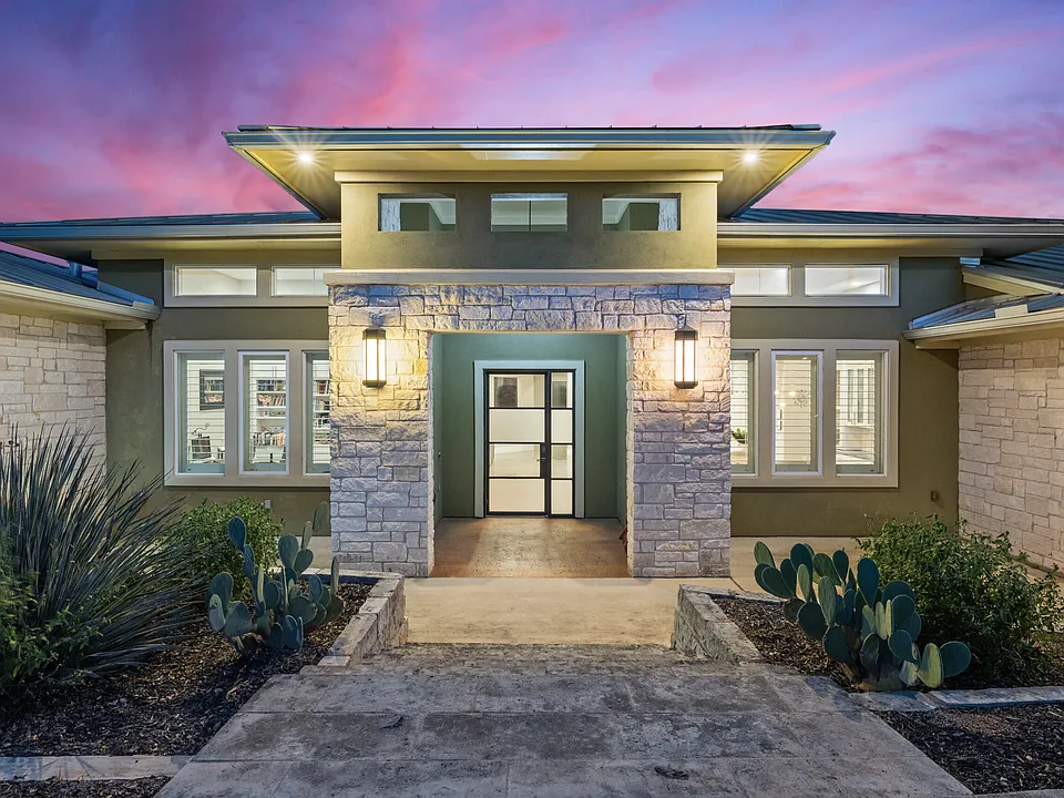 3801 Peak Lookout Dr