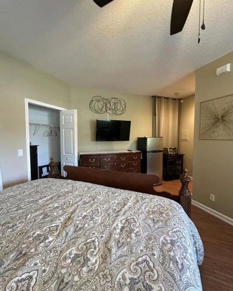 Studio, 1.0 bath, 450 sqft, $1,300 — Photo 4