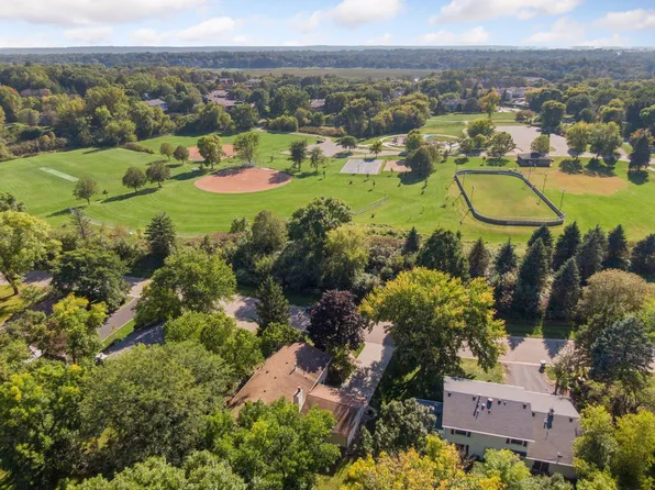 10960 Northmark Dr, Eden Prairie, MN 55344