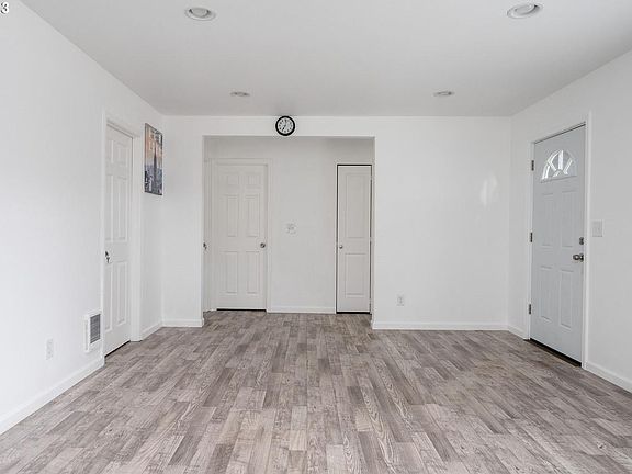 5th image of 2650 SE 164th Ave