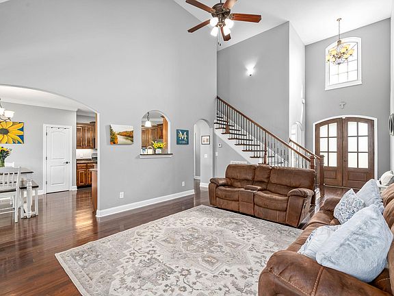 4th image of 1525 Amblewood Way