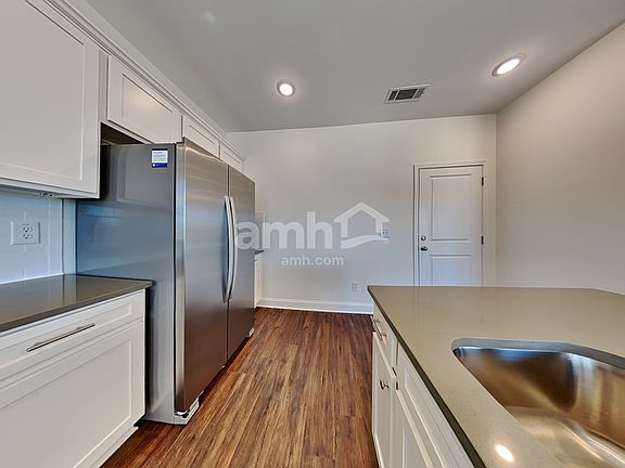 3rd image of 3901 Chivalry Dr