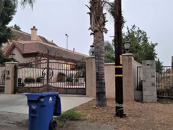 4th image of 5837 Donna Ave