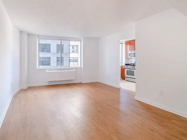 180 Riverside Blvd #510 — Photo 55