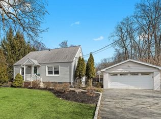 28 New St, Pequannock, NJ 07440
