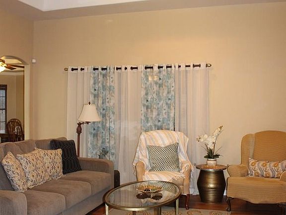 3rd image of 506 Vanessa Cir
