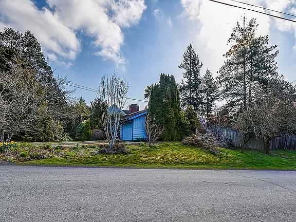 4th image of 10907 NE 18th St
