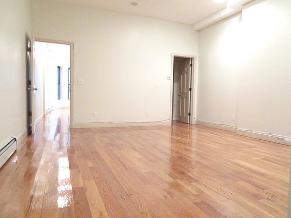 3rd image of 555 W 183rd St #1A