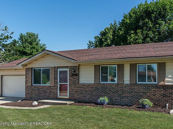 3rd image of 4154 Chaucer Cir