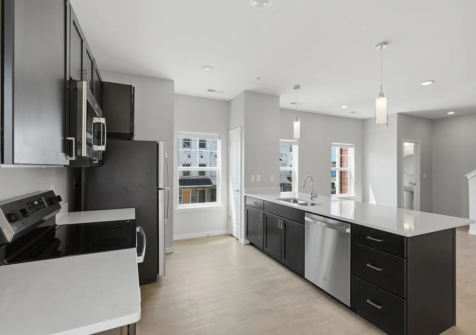 Big Ben Townhomes Brand New 3 Bedroom Townhome | Attached 2-Stall Garage — Photo 1