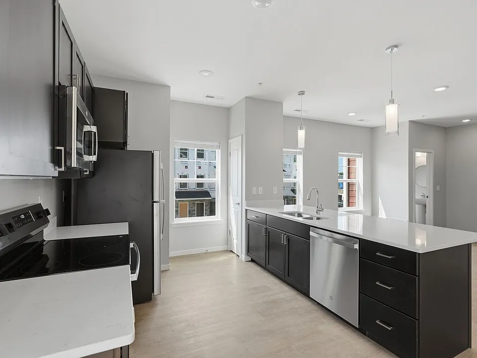 142 Russell Dr NE #5