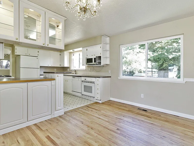 17880 NW Tillamook Dr — Photo 2